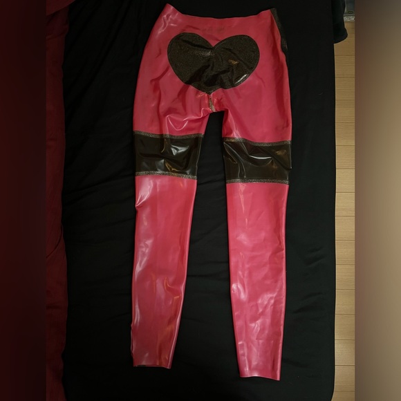 Bondinage small pink and grey latex pants with heart butt - Picture 4 of 5